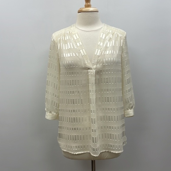 Ann Taylor Geometric Chiffon 3/4 Sleeve Split V-Neck Blouse White XS - Picture 1 of 9